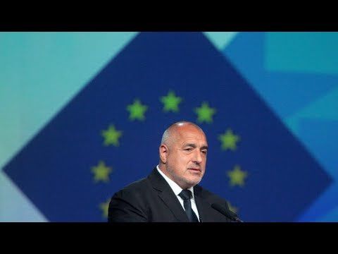 Премьер Болгарии призвал ЕС закрыть границы и принимать мигрантов через пограничные КПП.