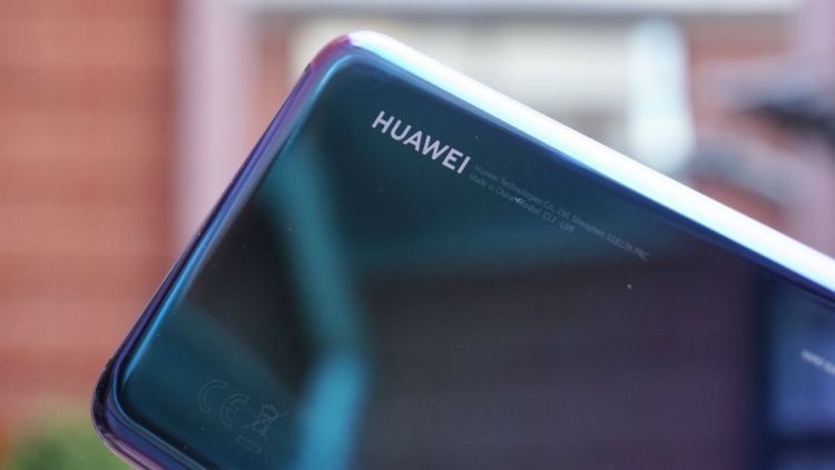 Facebook запретила Huawei предустанавливать свои приложения на смартфоны.