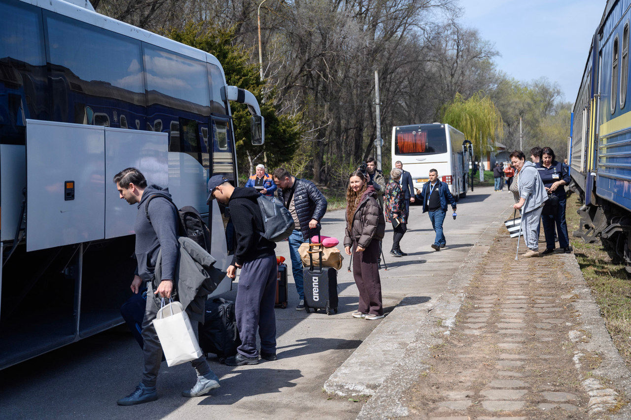 Trenul direct Kiev — Aeroportul Chișinău, cu escală obligatorie în autobuz.