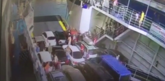 При помощи последнего водолазы извлекли автомобиль, находившийся на глубине восьми метров.