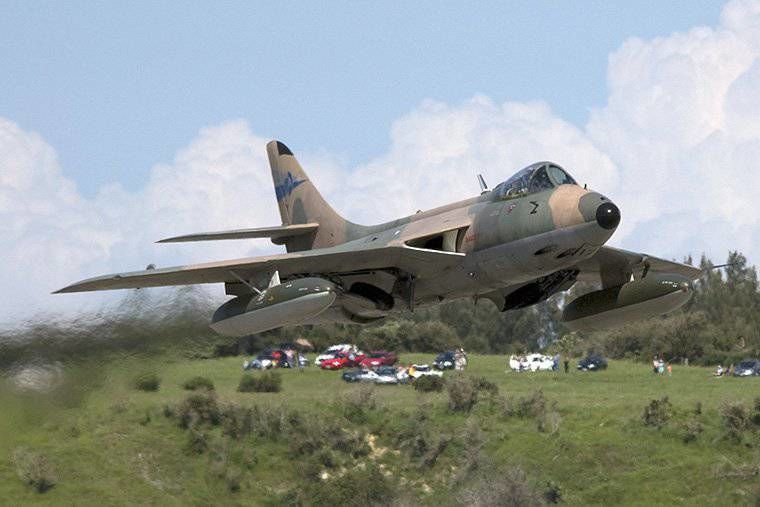 Истребитель Hawker Hunter, участвовавший в учениях Нацгвардии США, упал в океан.