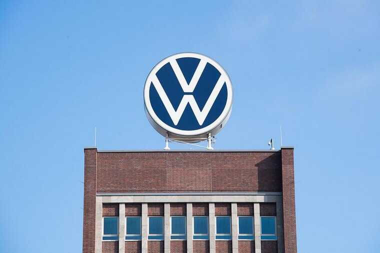 Volkswagen грозит сокращение производства из-за проблем у поставщика чипов.
