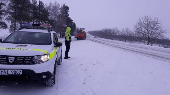 НИП призывает водителей быть осторожными в условиях гололеда.