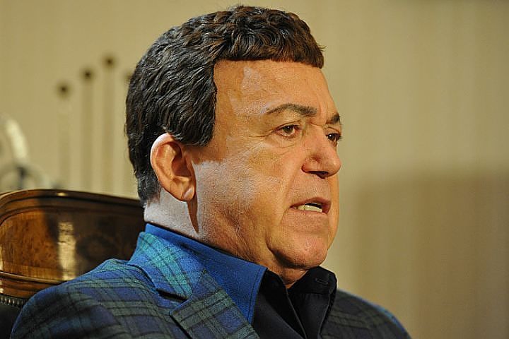 Суд удовлетворил гражданский иск Кобзона на сумму долга.
