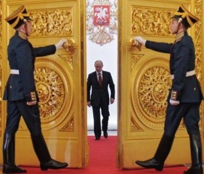 Presedintele rus Vladimir Putin si-a taiat propriul salariu cu 10%, alaturi de cele ale premierului, al procurorului general, al ministrilor si al oficialilor de la Kremlin.
