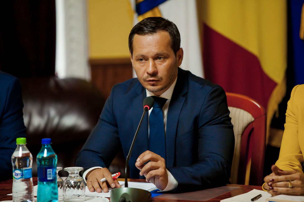 Руслан Кодряну раскрыл, за сколько "продаются" партии в Молдове. Фото: Point.md.