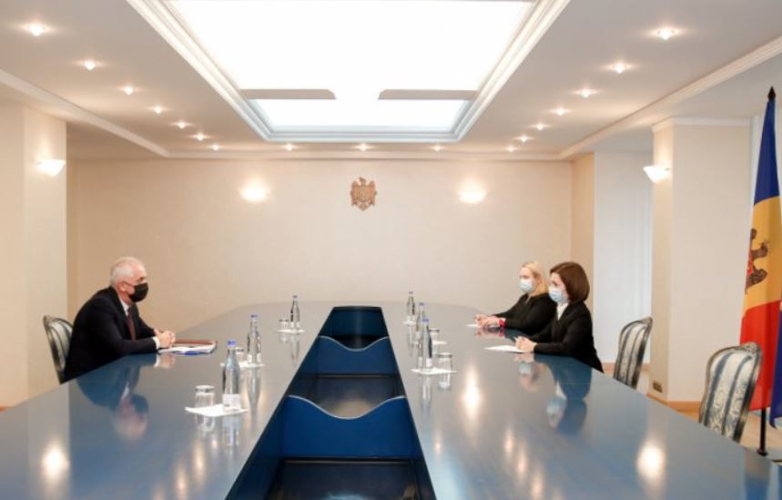 Майя Санду провела встречу с послом Черногории.