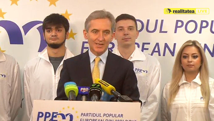 Iurie Leancă rămâne în cursa pentru şefia statului şi îndeamnă cetăţenii să aleagă un viitor european pentru ţara noastră.
