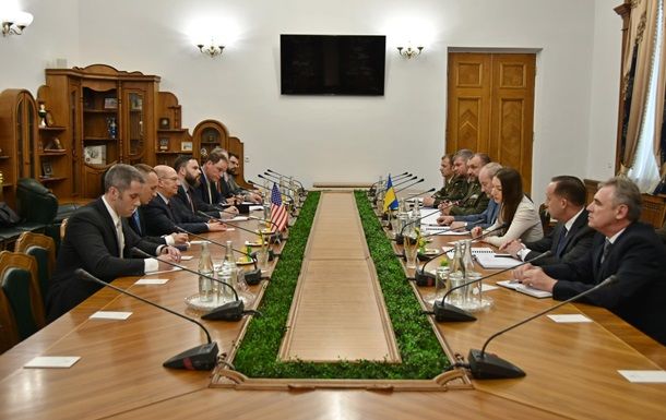 Украина и США обсудили закупку оружия.