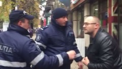 Şoferii continuă să încalce regulile de circulaţie, iar atunci când oamenii legii le fac observaţii ei mai devin şi scandalagii.