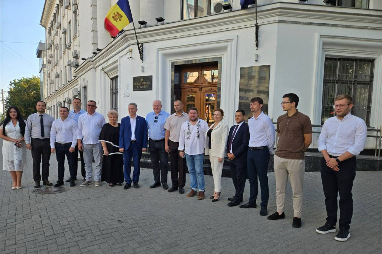 Partidele din Blocul Victorie au decis să depună separat documentele la CEC.