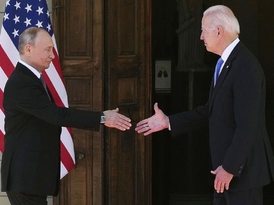 Названа стоимость очков, которые Байден подарил Путину в Женеве.
