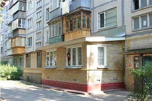 Жильцы возводят балконы без соблюдения ряда правил.