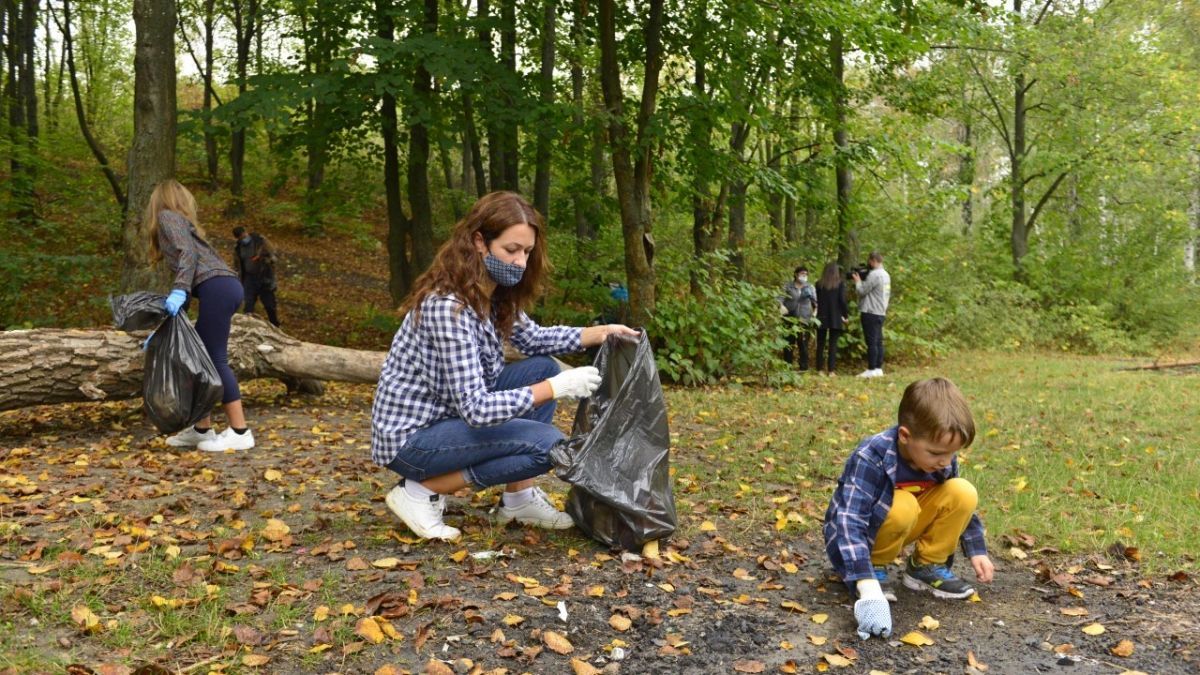 В столице вторую субботу продолжается генеральная уборка.