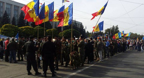 După ce au scandat minute în şir „Plahotniuc, nu uita, puşcăria-i casa ta!”,