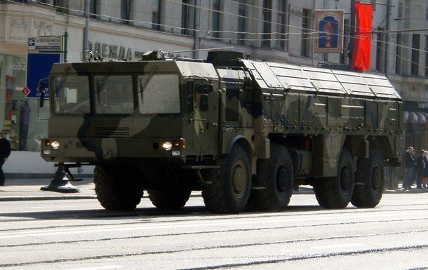 Искандеры в Калининград доставили из-за "деструктивных действий НАТО", заявил российский министр.