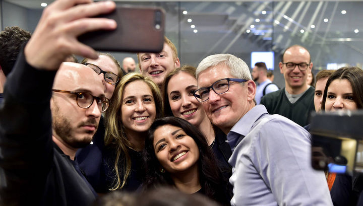 Apple запатентовала "групповые селфи на карантине".