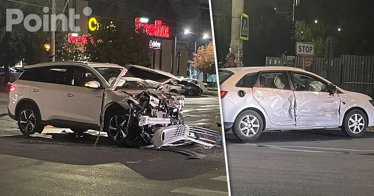 Accident la o intersecție din Capitală: Două automobile s-au tamponat.