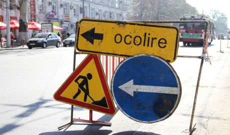 Trafic suspendat pe o stradă din centrul capitalei. Foto: jurnal.md