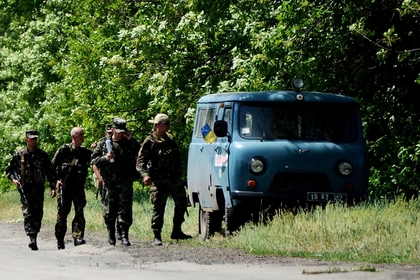 Около 50 бойцов, воевавших под Славянском, отправились пешком из Новых Петровцев к Верховной Раде. Фото:  РИА Новости