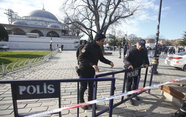 В результате взрыва погибли по меньшей мере 11 человек, ранены 15.