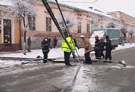 Un pilon de electricitate a cazut la pamant in acesta dimineata, pe strada Negruzzi din capitala.