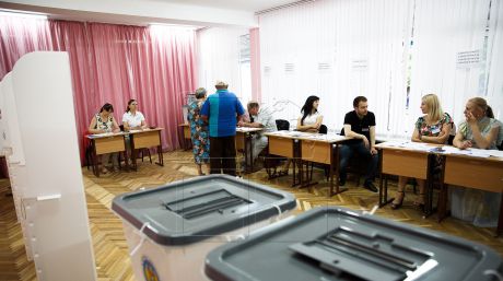 Până la ora 15:00, la urnele de vot s-au prezentat 574.969 de alegători. Foto: publika.md