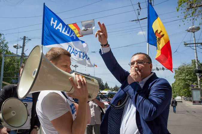 Усатый призвал граждан Молдовы выйти на массовые акции протеста.