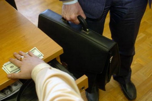 Бывший таможенник из Бельц признан виновным во взяточничестве и извлечении выгоды из влияния.