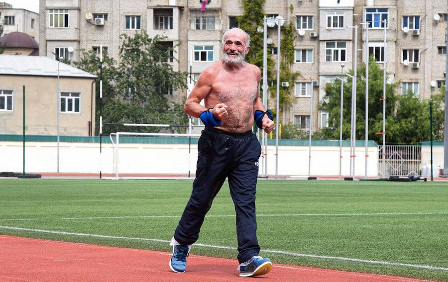 Пенсионер из Дагестана Багама Айгубов за два часа смог похудеть почти на 6 килограммов.