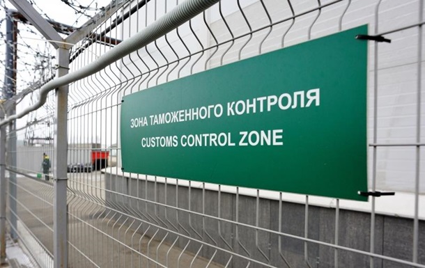Беларусь в одностороннем порядке возобновила таможенный контроль на границе с РФ.