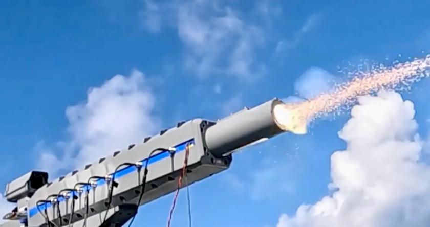 Япония впервые провела испытания рельсотрона на морской платформе.