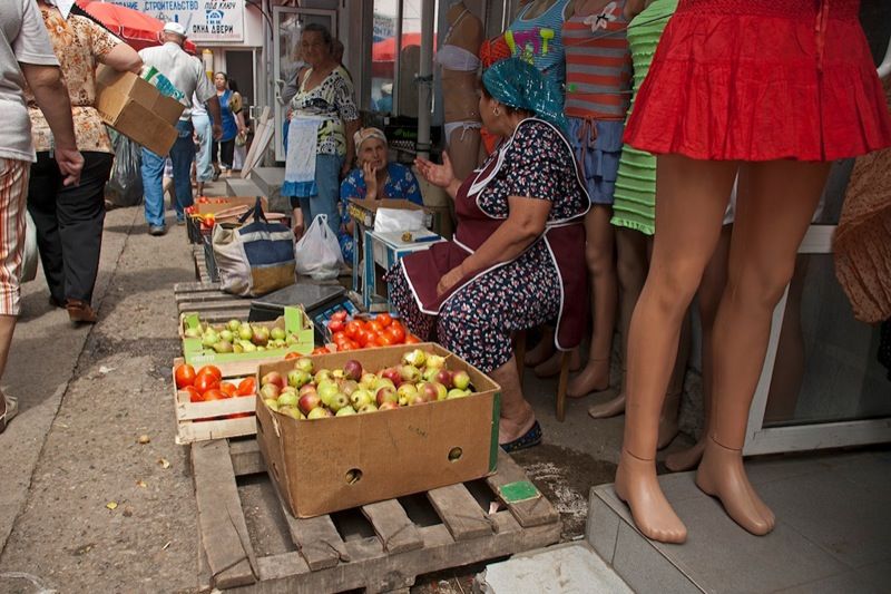 Piața Centrală, atracție turistică. Străinii sunt copleșiți de vinuri și bucate