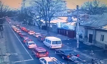 ”InfoTrafic” предупреждает о пробках на некоторых улицах Кишинева.
