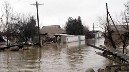 Все дома, пострадавшие этим летом от дождей, должны быть восстановлены до холодов.