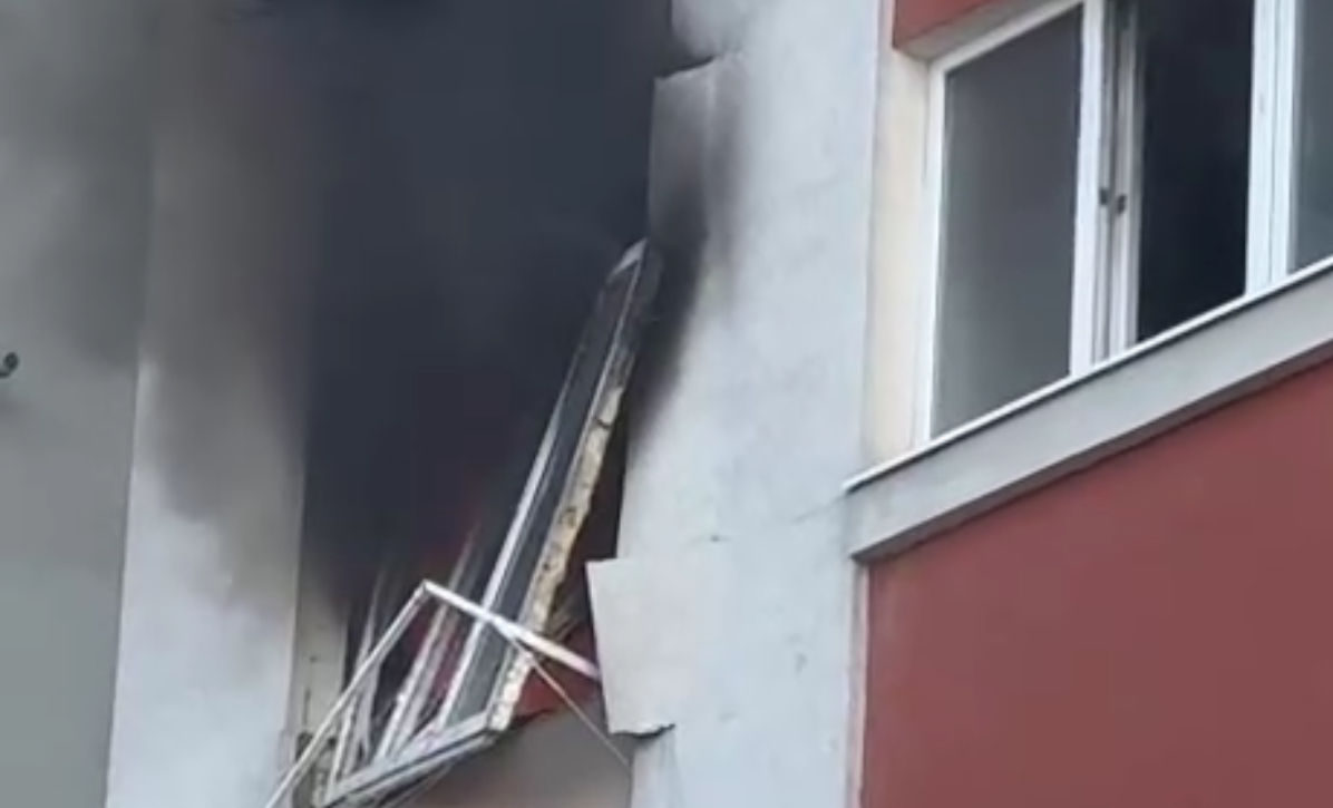 В столице, в многоэтажном доме на улице Константина Вырнава, произошёл взрыв.