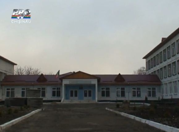 «Дал мне яблоко и сказал, чтоб я не говорила родителям».