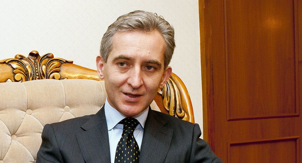 Politicianul a calificat drept găinării informaţiile despre faptul că ar fi şantajabil.