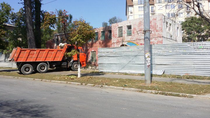 Revoltă: Apartamente în locul unei băi publice din Capitală