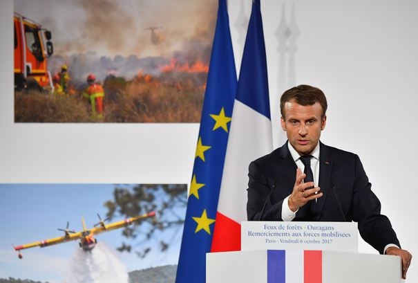 Emmanuel Macron avertizează că lumea pierde lupta împotriva schimbărilor climatice.