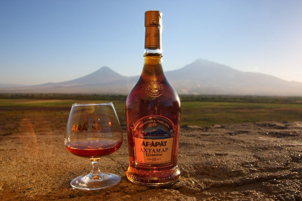 Armenia schimbă denumirea de coniac în brandy armenesc.