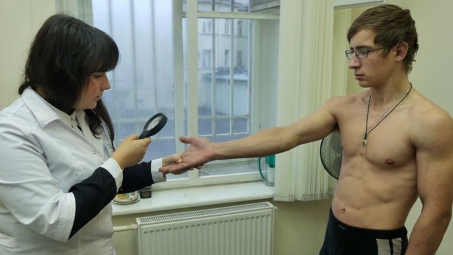 В России изучается возможность создания генетического паспорта военнослужащего.