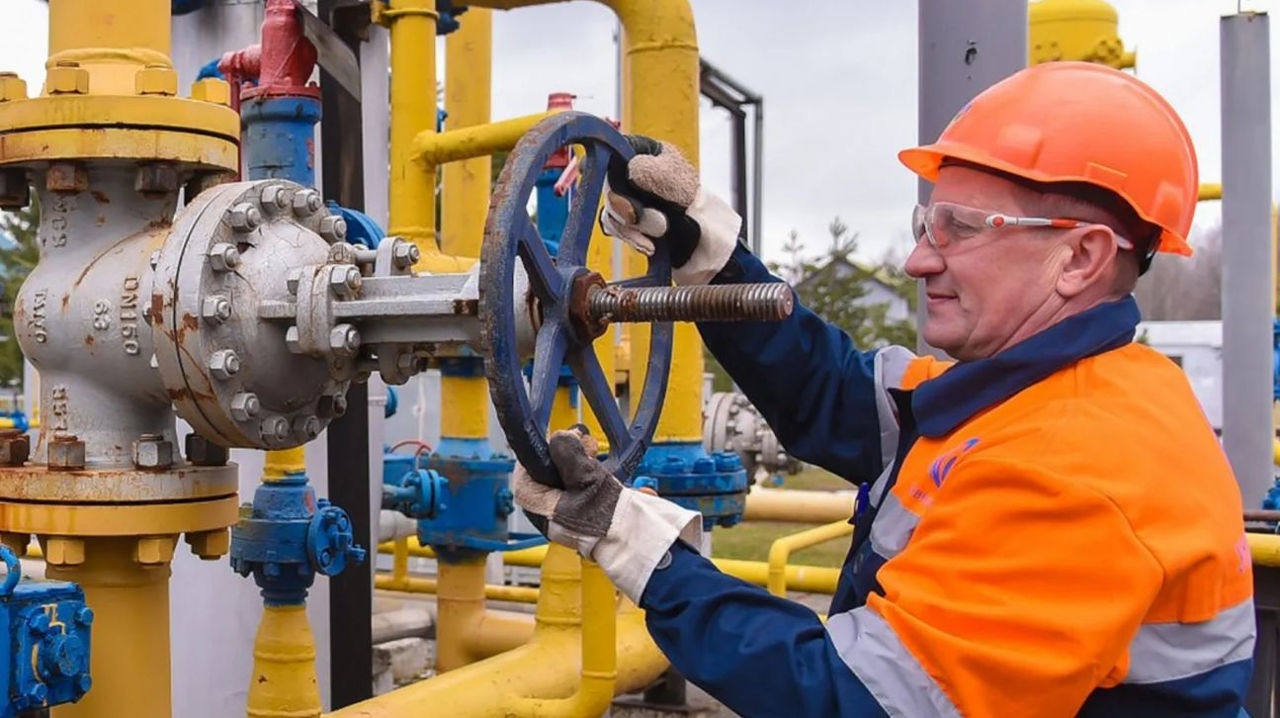 «Газпром» сократил прокачку газа в Европу через Украину.