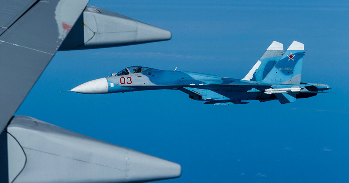 Минобороны РФ: Су-27 не вступали в контакт с БПЛА США над Черным морем.