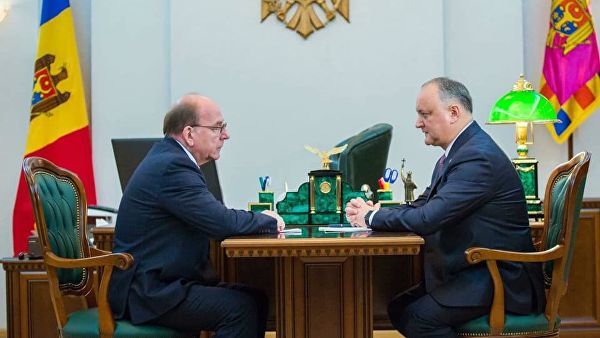 Игорь Додон обсудил во вторник с послом РФ в Кишиневе Олегом Васнецовым результаты парламентских выборов в республике.