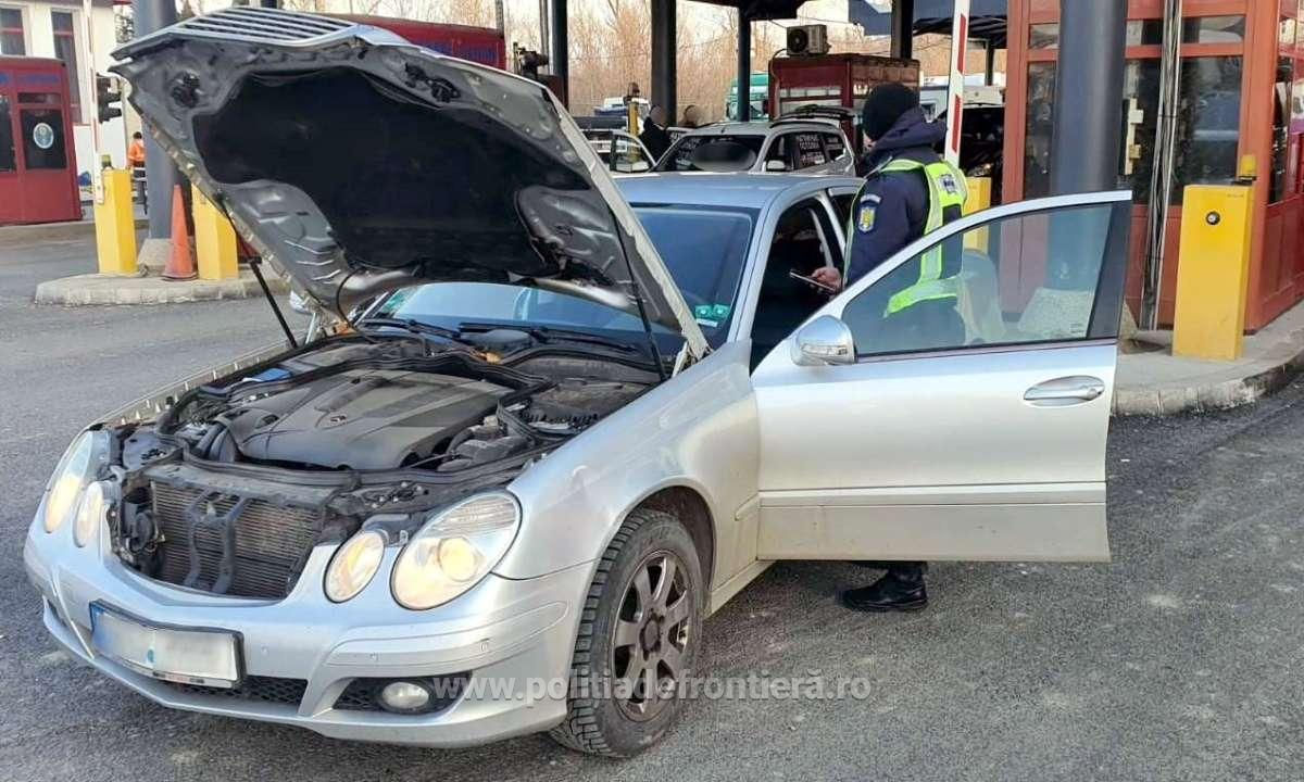 В Румынии на границе у молдаванина конфисковали Mercedes, угнанный в Болгарии.