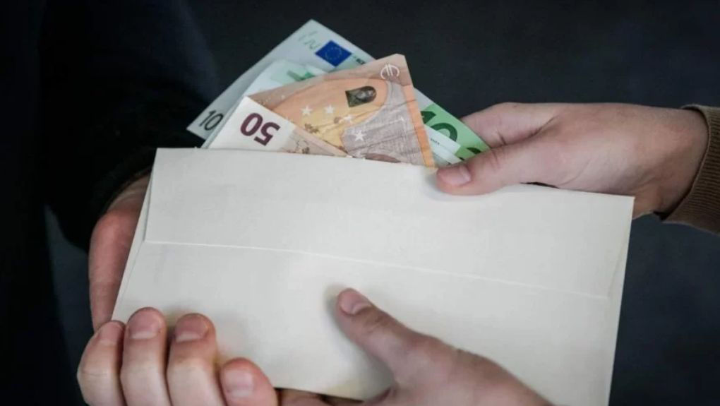 Предприниматель из Кагула обещал помочь мужчине получить права за €1000.