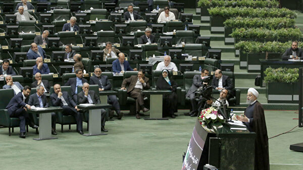 Парламент Ирана приостановил работу из-за коронавируса.