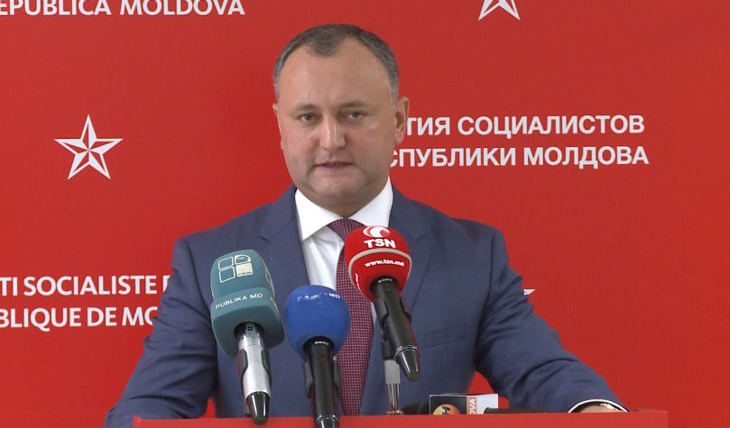 Сегодня социалисты предложили срочные меры по выходу из сложившегося валютного кризиса.
