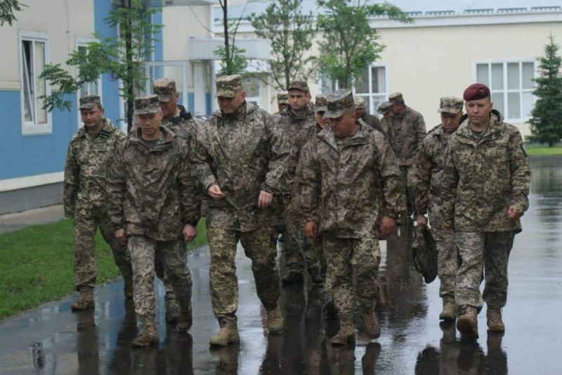 Командующий ВСУ: Украина готова отразить полномасштабное нападение.